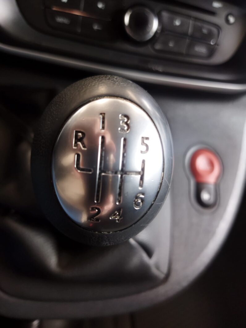 
								RENAULT KANGOO Furgón 1.5 cc- 95 cv – 2019- 3 Plazas full									