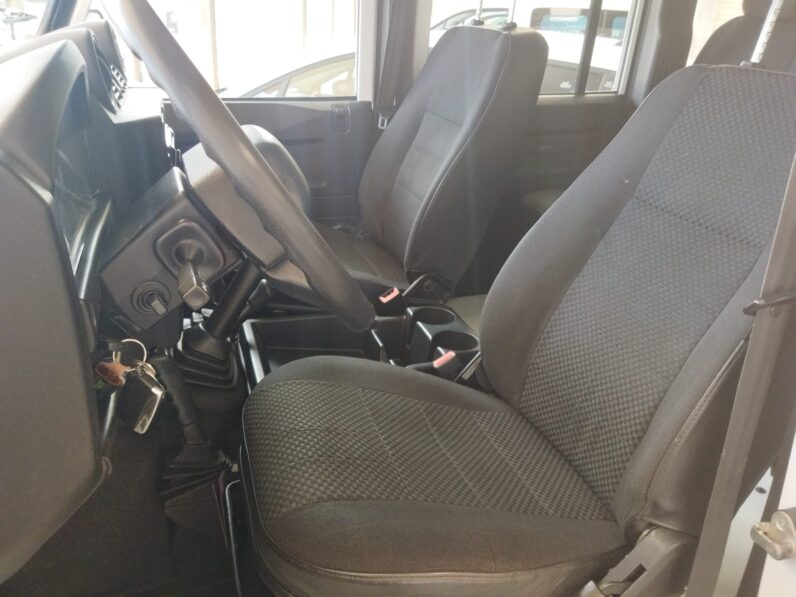 
								LAND ROVER DEFENDER 4X4 – 2016 – 7 `PLAZAS full									