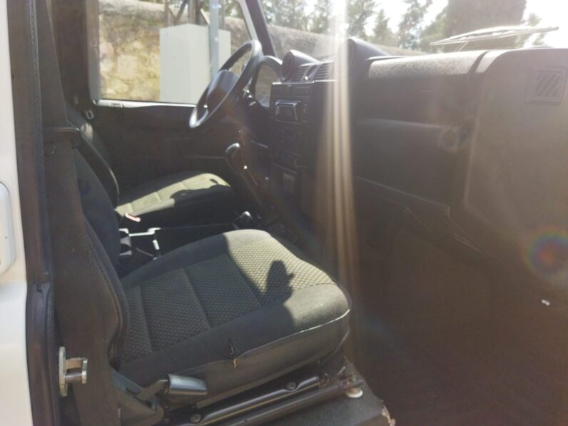 
								LAND ROVER DEFENDER 4X4 – 2016 – 7 `PLAZAS full									